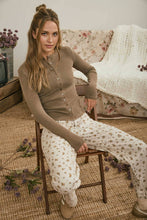 BUTTON FRONT ROUND NECK LONG SLEEVE KNIT TOP : BROWN