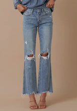 Lightwash Midrise cropped flared Ripped BlueJean